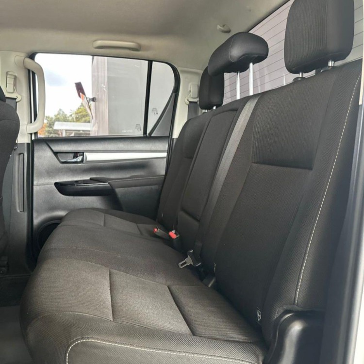 Toyota Hilux D/C 4X4 Srv Mec. 2024 - foto 8